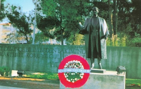 Atatürk Aydın Anıtı
