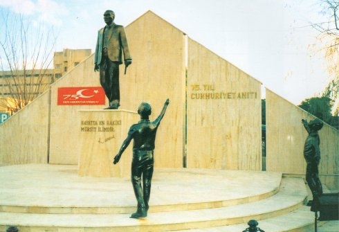 Atatürk Aydın Anıtı