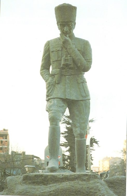 Atatürk Bozöyük Anıtı