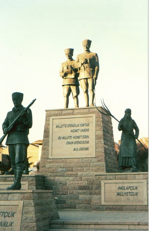 Atatürk Bozöyük Anıtı