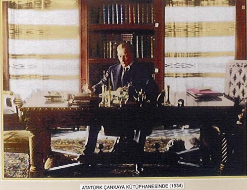 Atatürk Çankaya Kütüphanesinde - 1934