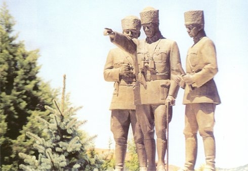 Atatürk Dumlu Şehitlik Anıtı