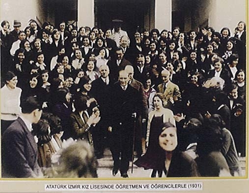 Atatürk İzmir Kız Lisesinde - 1931