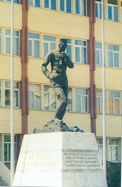 Atatürk Kütahya Anıtı